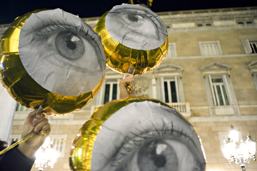 Globos oculares contra las pelotas de goma