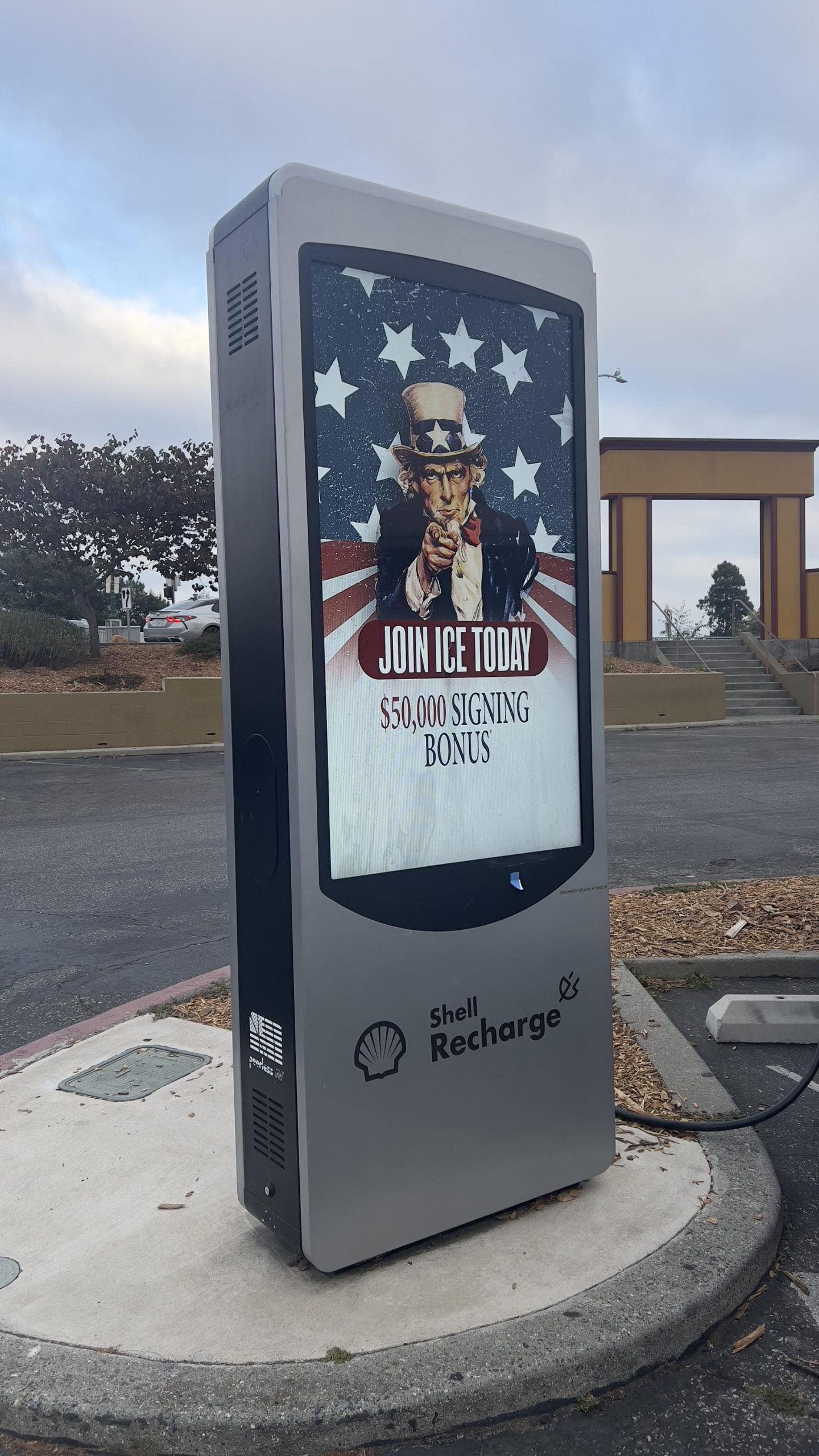 Call out sites displaying ICE recruiitment adverstising