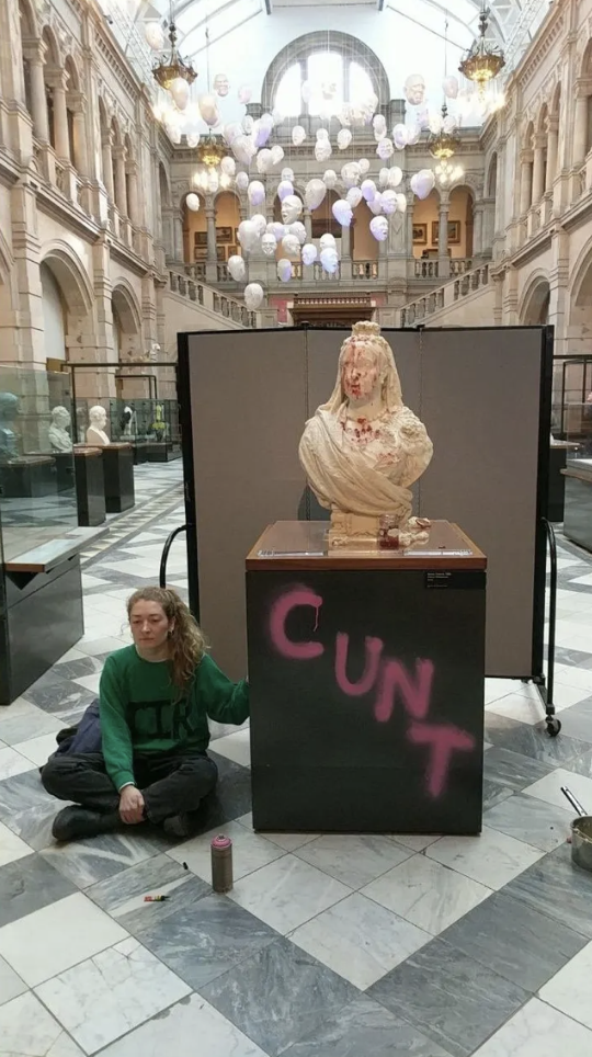 Activists Pour Porridge and Spray Soup on Queen Victoria Sculptures in Glasgow to Protest Cost of Living